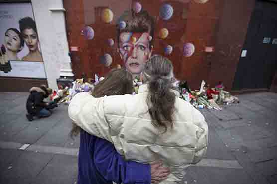 Fans pay tribute to 'eternal' Bowie on death anniversary