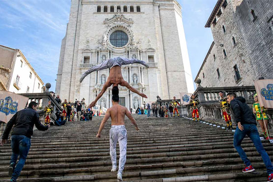 Vietnamese brothers make world record for head-to-head stair-climbing