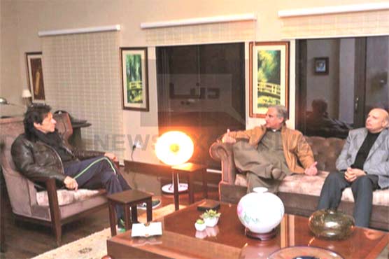 Islamabad: Imran Khan meets Shah Mehmood and Ch Sarwar 
