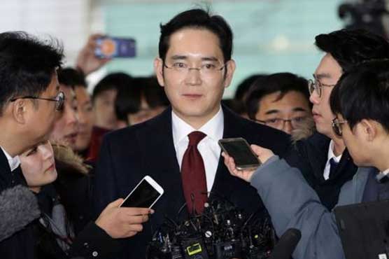 Samsung chairman questioned over bribery allegations