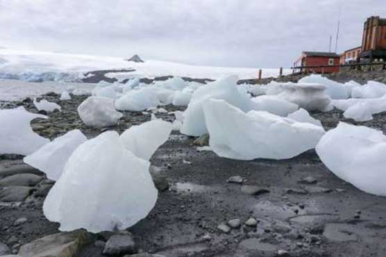 Climate change shows in shrinking Antarctic snows