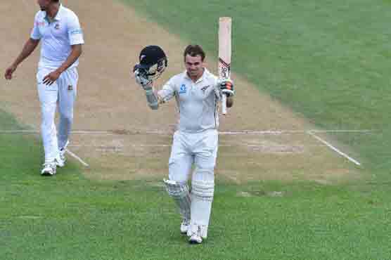 Cricket: New Zealand 402-6 at lunch on day four