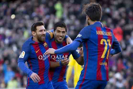 Football: Suarez, Messi keep Barca on Madrid's tail