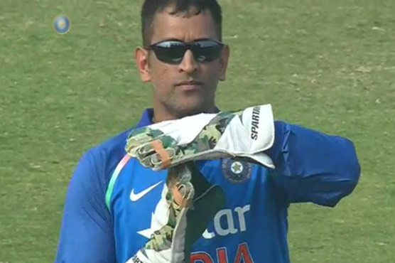 Dhoni forgot he's no longer captain but was spot on