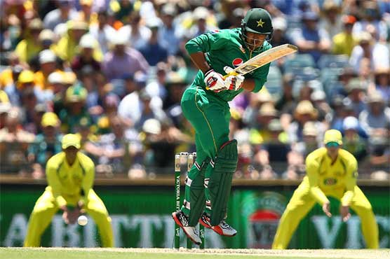 Pakistan cautious batting continues against Australia in third ODI