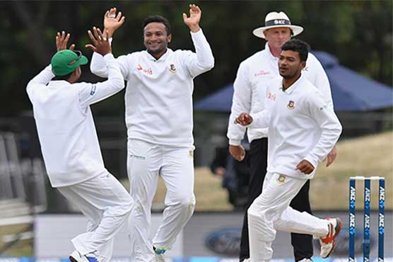 New Zealand 260-7 at stumps, trail Bangladesh by 29