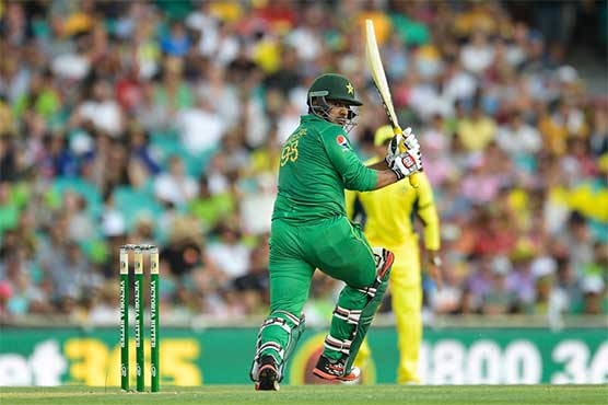 Pakistan chase aggressively despite losing wickets