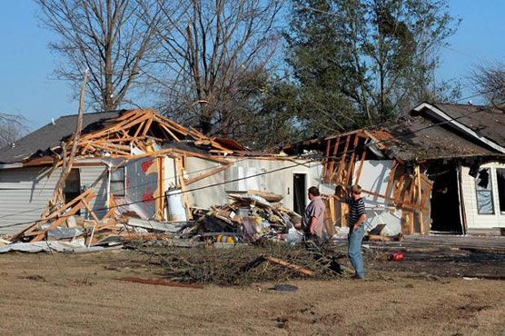 Powerful storms kill 16 in southeast US