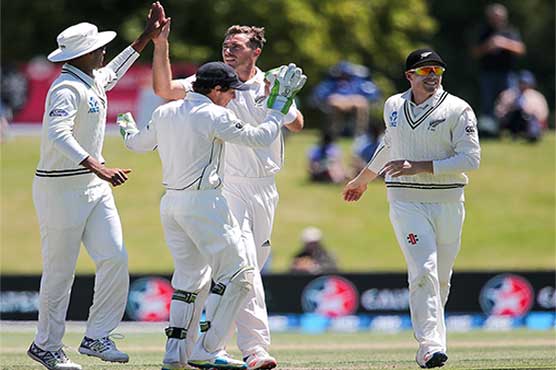 Southee takes 200th scalp as Bangladesh tumble