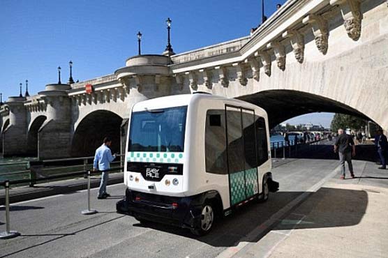 Driverless buses being tested in Paris