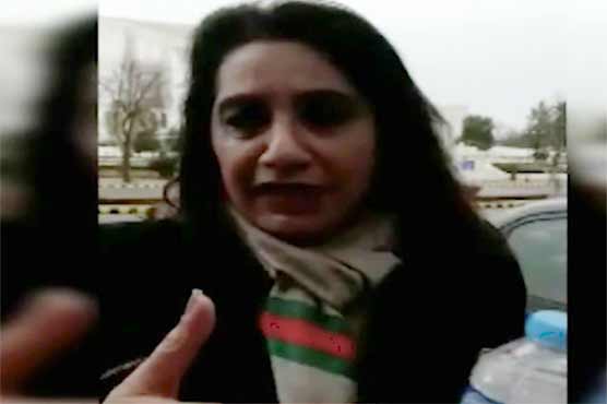PTI leader shatters main door glass of Supreme Court