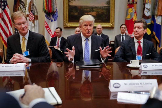 Trump mulls lobbying ban for members of his administration