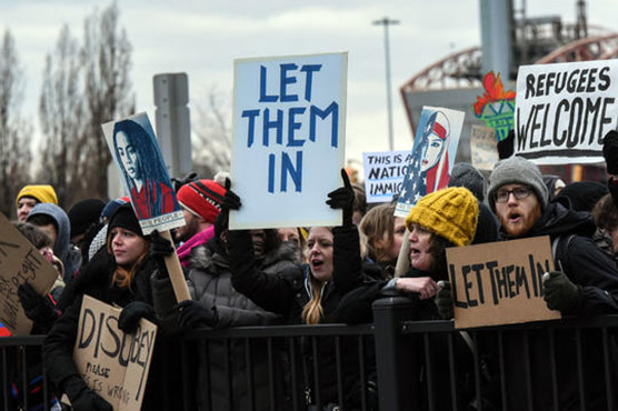 US protests swell against Trump over travel ban