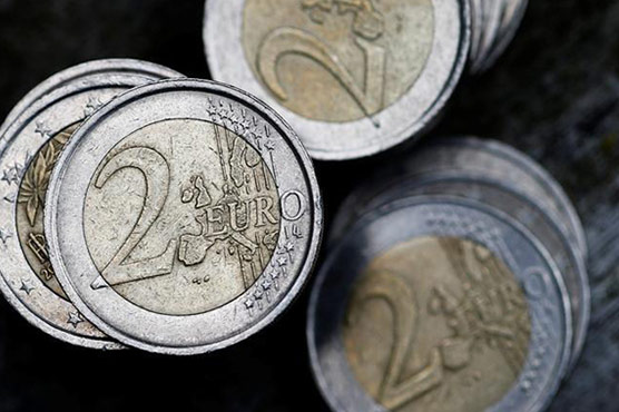 Euro, pound fall back against Dollar