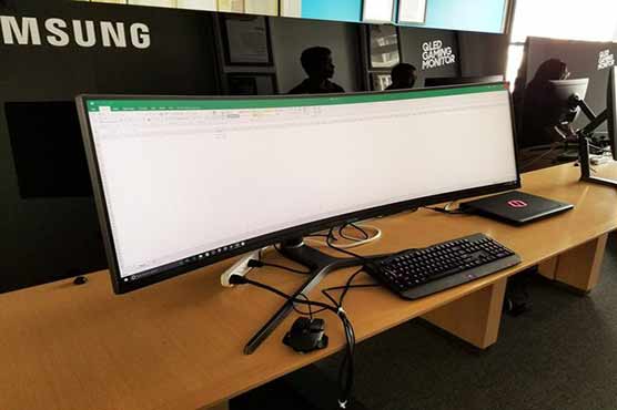 Samsung unveils its new eye-popping monitor