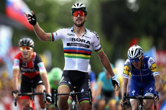 Cycling: World champion Sagan wins Tour stage despite unclipping