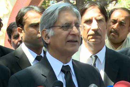 نواز شریف کی نااہلی کے امکانات واضح ہیں، اعتزاز احسن