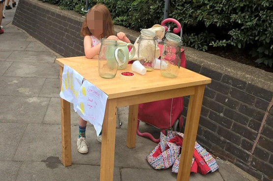 Invitations to set up stall to girl fined for selling lemonade