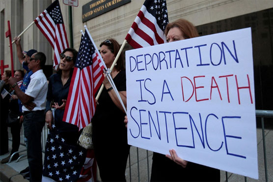 U.S. judge halts deportation of more than 1,400 Iraqi nationals