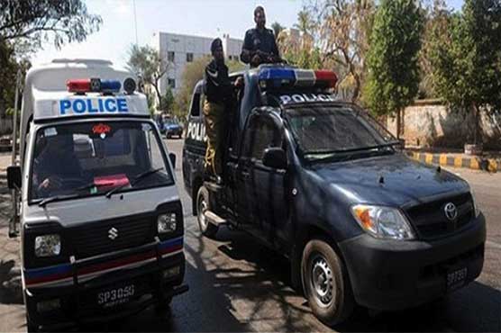 Karachi: Two alleged robbers beaten by locals