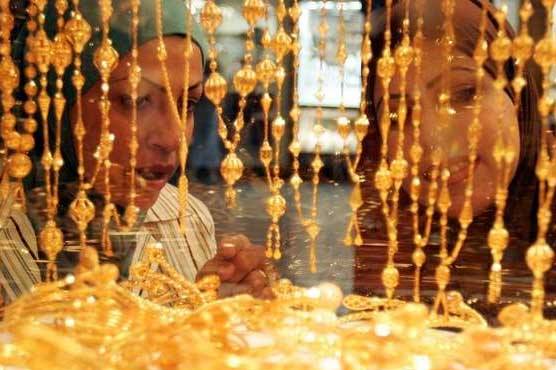 Gold price increases in international, local markets