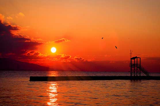 How Muslims fast in countries where the sun never sets 