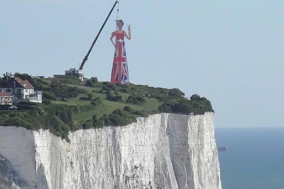 Rude Britannia: Mysterious effigy of UK PM May says 'up yours' to Europe
