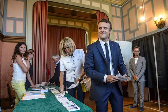 France's Macron heads for crushing parliamentary majority