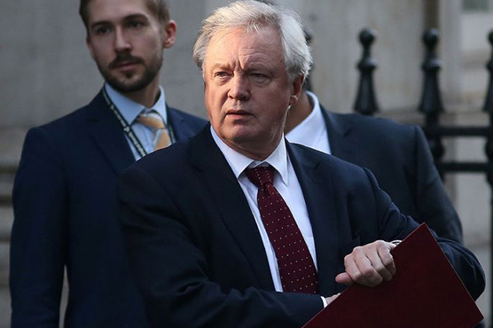 'Sombre' Britain prepares for historic Brexit talks