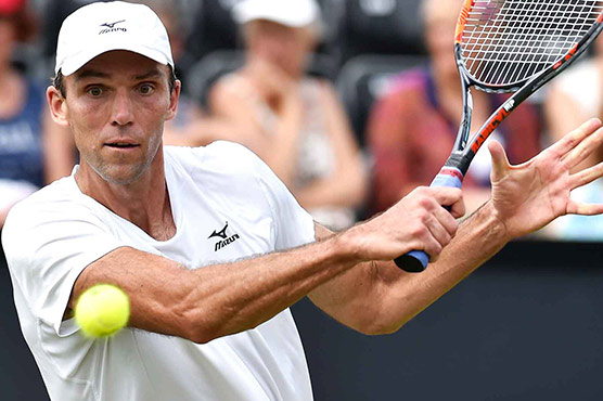 Muller topples Karlovic in battle of the oldies
