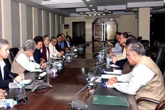 Dar urges FBR to meet tax collection target