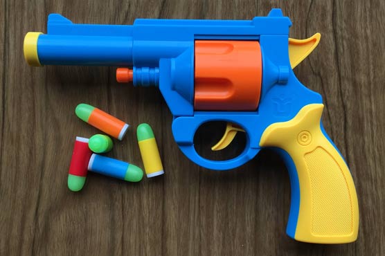 German prosecutors investigate teenager for shooting toy gun at Thai king