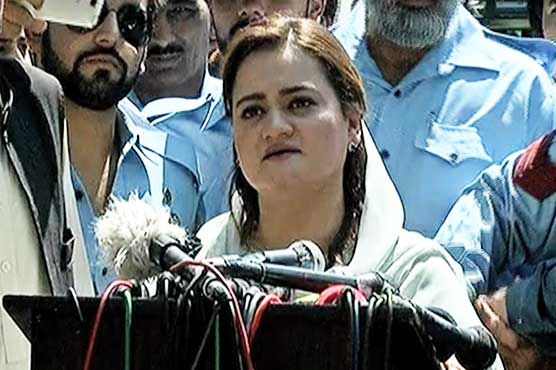 Marriyum Aurangzeb, Uzma Kardar clash for podium outside SC