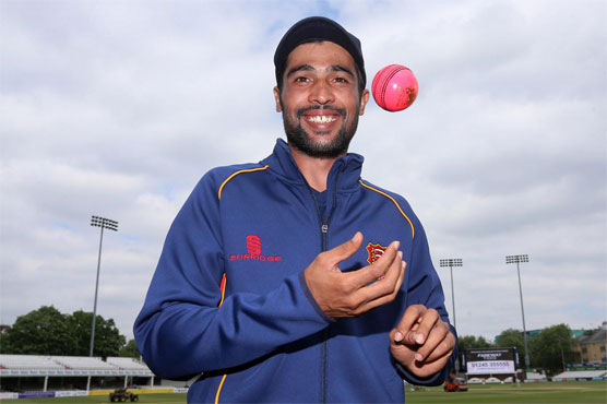 Pakistan star Amir in the pink for Essex