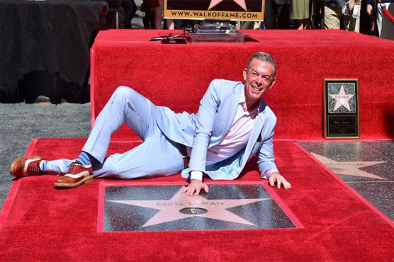 Radio host Elvis Duran gets Hollywood Walk of Fame star