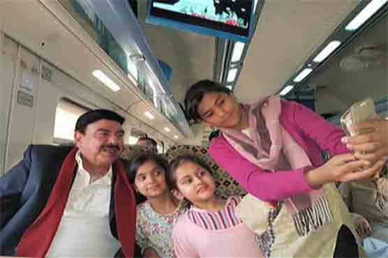 At war with Nawaz Sharif, not cricket: Sheikh Rasheed