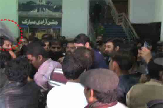 Man hurls shoe at Sheikh Rasheed in Lahore