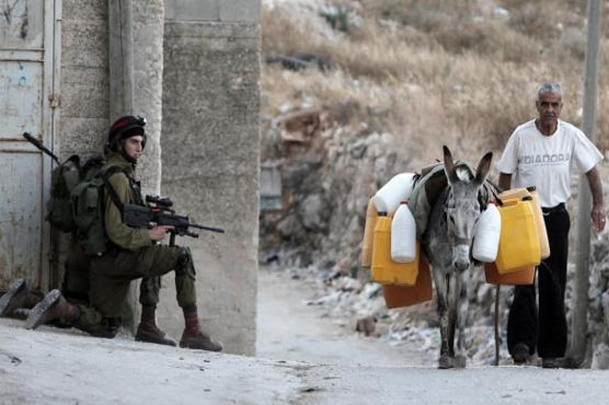 Armed Jewish men bar Palestinians from using water