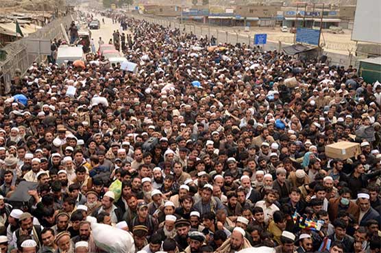 Thousands flock to border at Torkham, Chaman