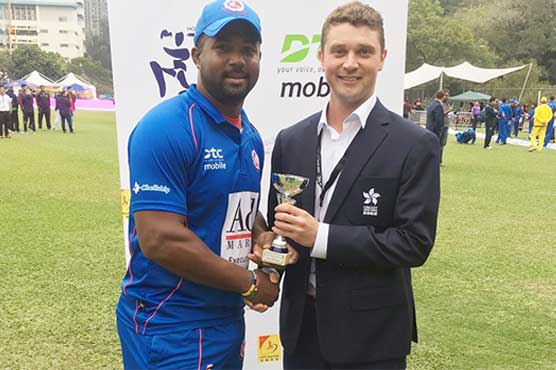 Dwayne Smith smashes century off 31 balls