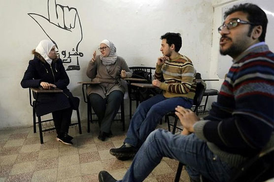 Deaf Syrians learn the language of war