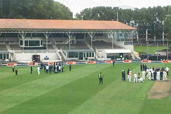 Fire alarm drama as South Africa edge ahead