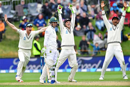 Elgar goes, South Africa stumble as rain hovers