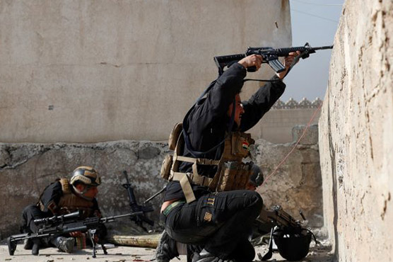 IS fighters 'trapped' in Mosul after last road cut