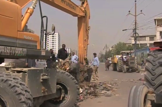 Malik Riaz begins cleanliness campaign in Karachi's central district