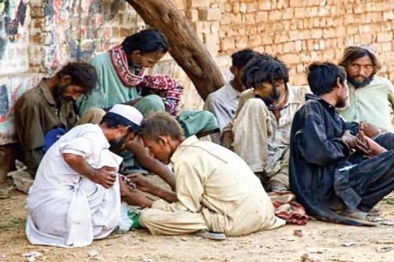 Karachi: Police silent spectators as illegal drugs traded free of fear