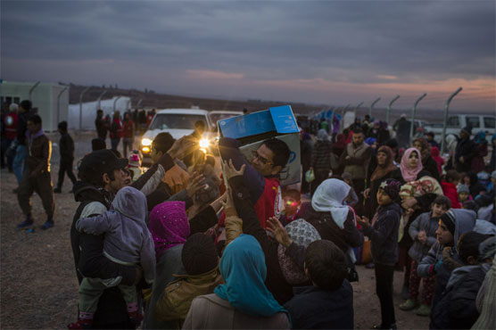 Nearly 100,000 Iraqis flee battle for west Mosul