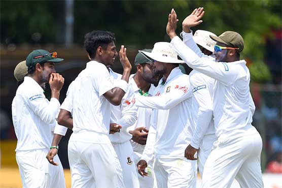 Bangladesh on top, but Sri Lanka hang on