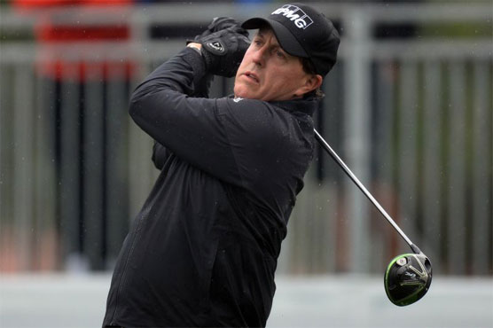 Golf: Mickelson, Johnson reach last 16 at WGC Match Play