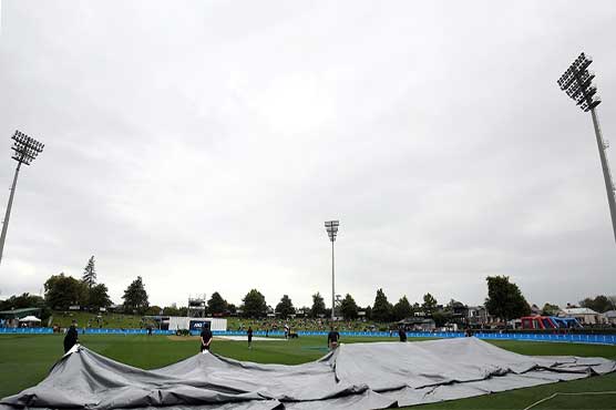 New Zealand DRS bungle aids Proteas in the rain